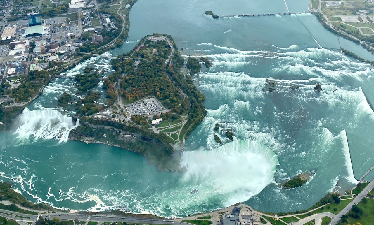 Niagara falls on the sightseeing "racetrack"